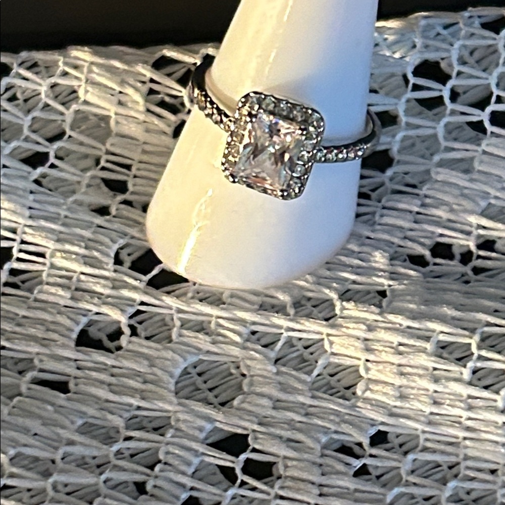 Elegant Silver Ring with Clear Stone